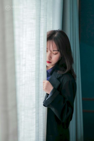 制服下的