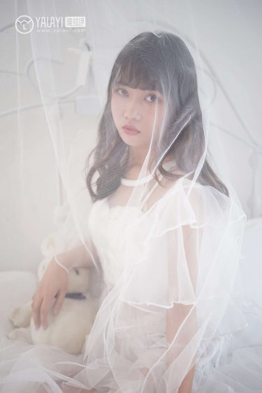 美女戴脚镣